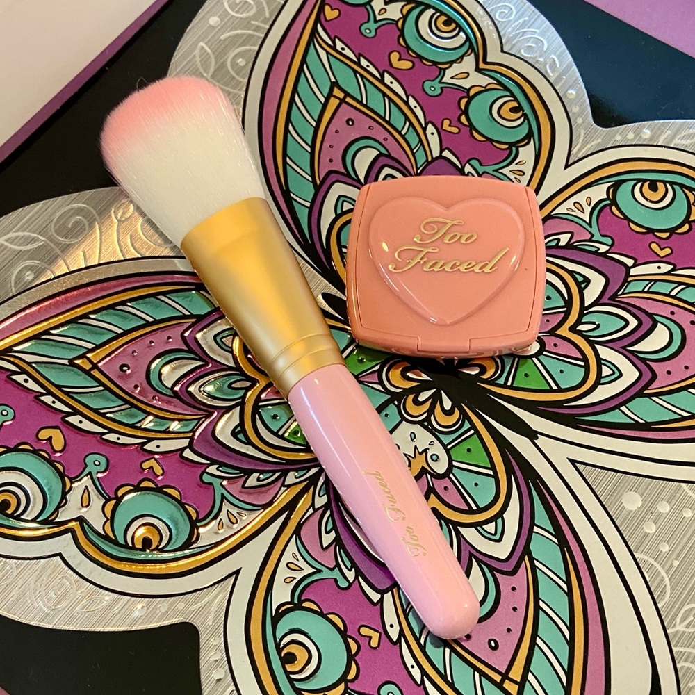 💎 Too Faced Love Flush Blush in Shade Baby Love & Makeup Brush New